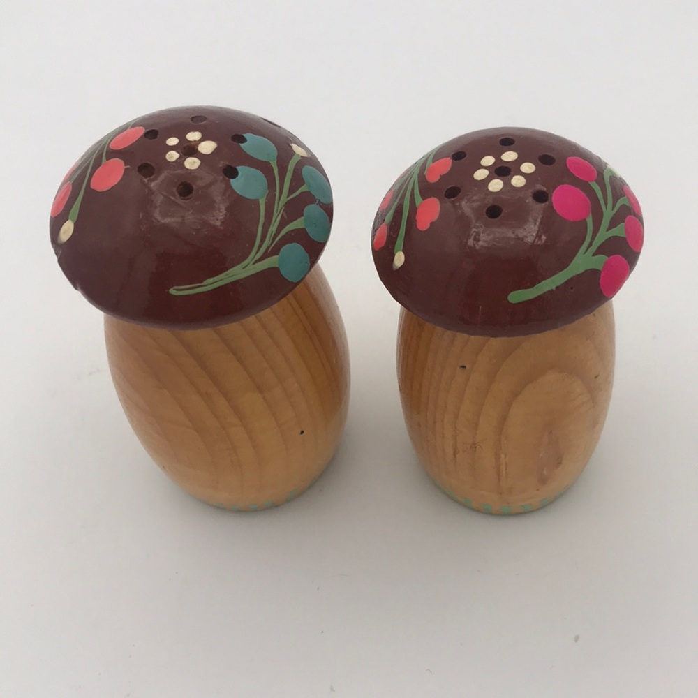 VTG Handpainted Wooden Mushroom Salt & Pepper‎